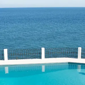 https://salt-water-villa.madeira-islandshotels.com